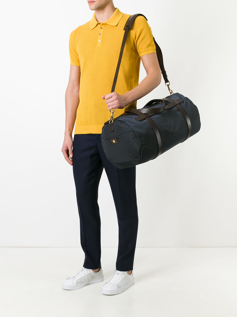 contrast round weekender