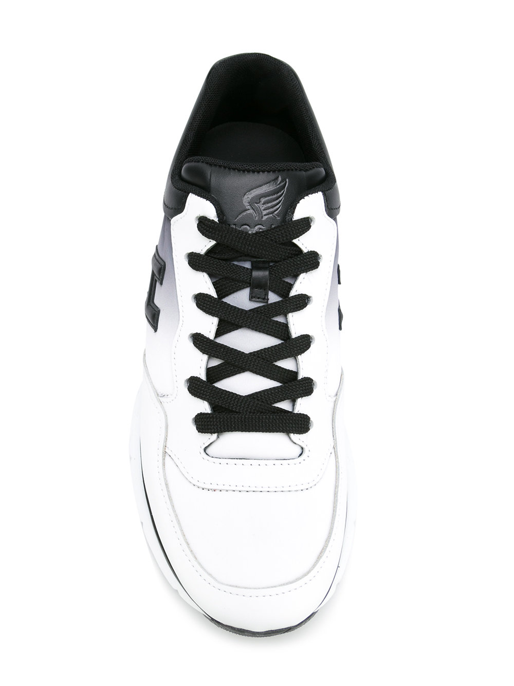 lateral patch sneakers