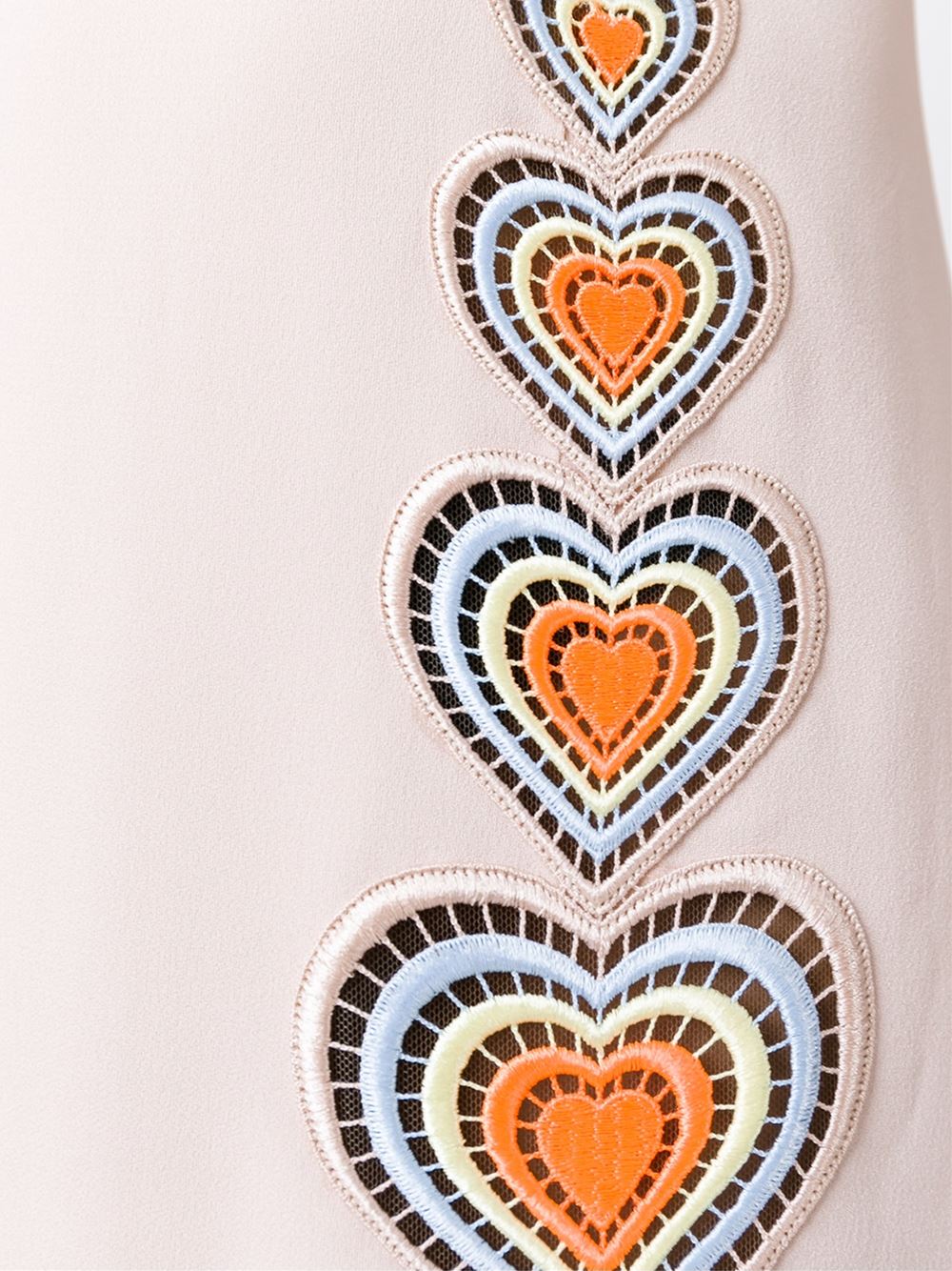 心形刺绣直筒连衣裙