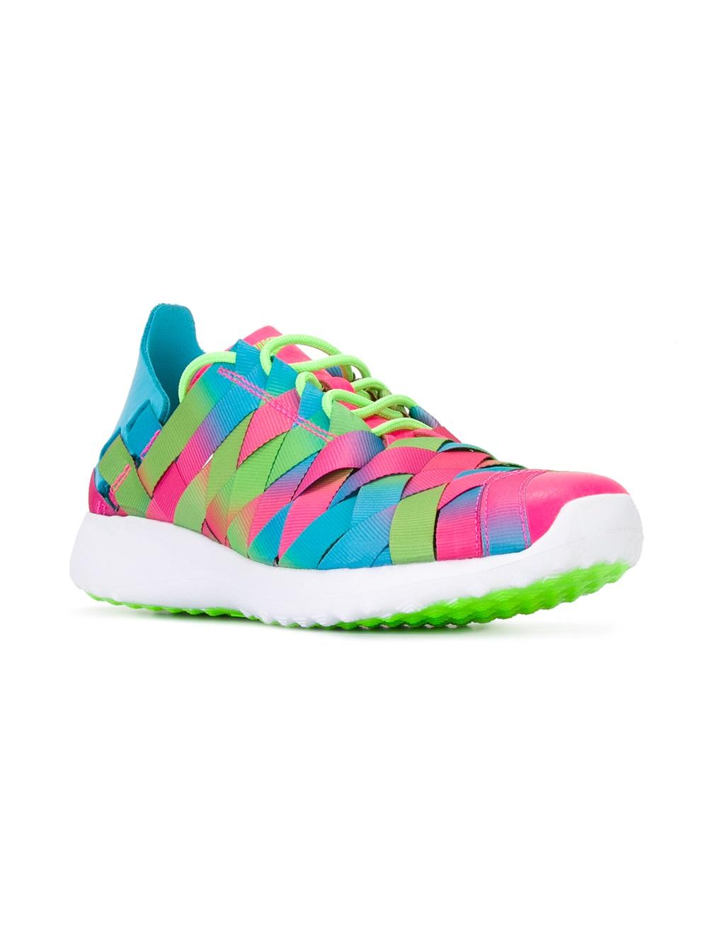 'Juvenate Woven Premium'运动鞋