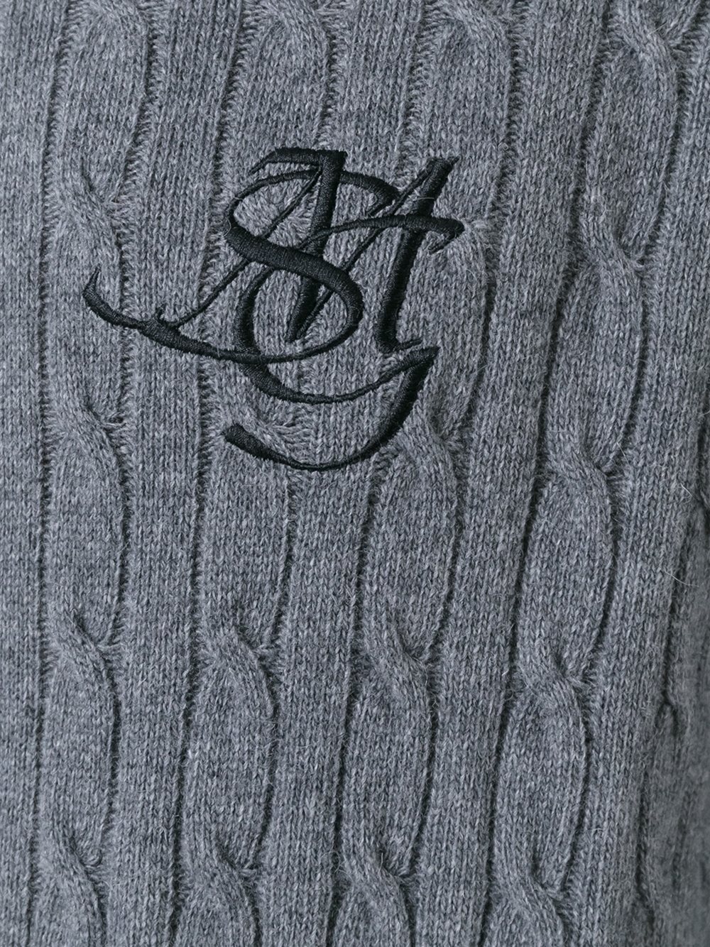 粗绞花针织毛衣