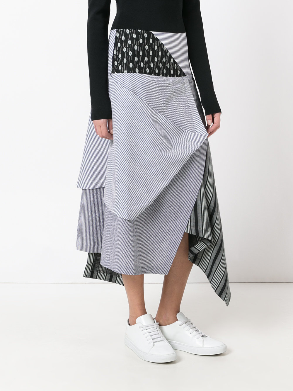 asymmetric skirt 