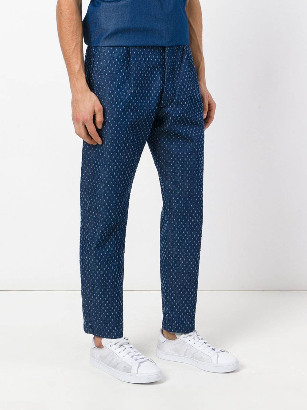 spot pull thread trousers