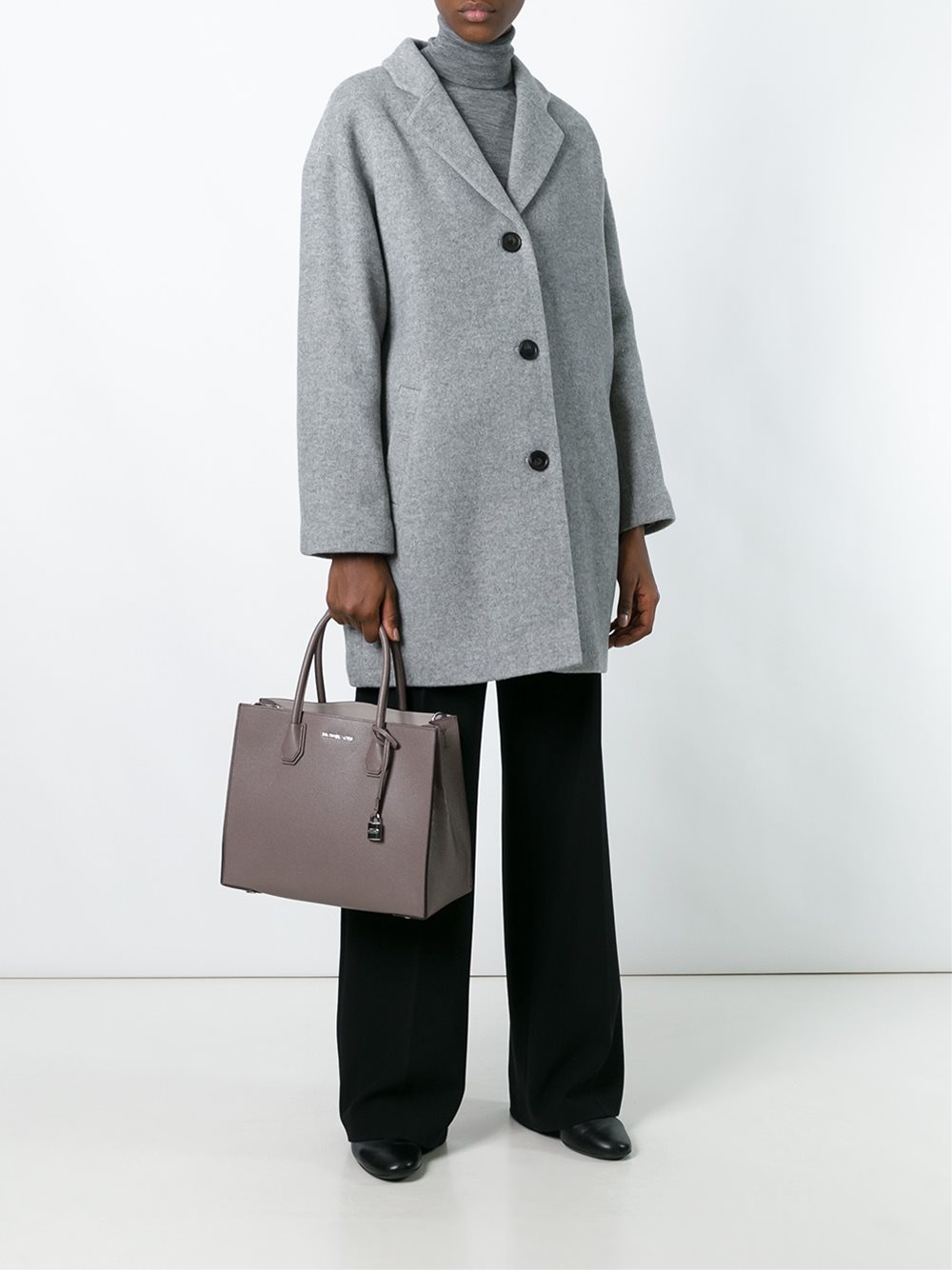 snap closure tote bag