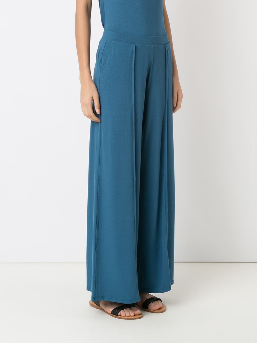 wide leg trousers