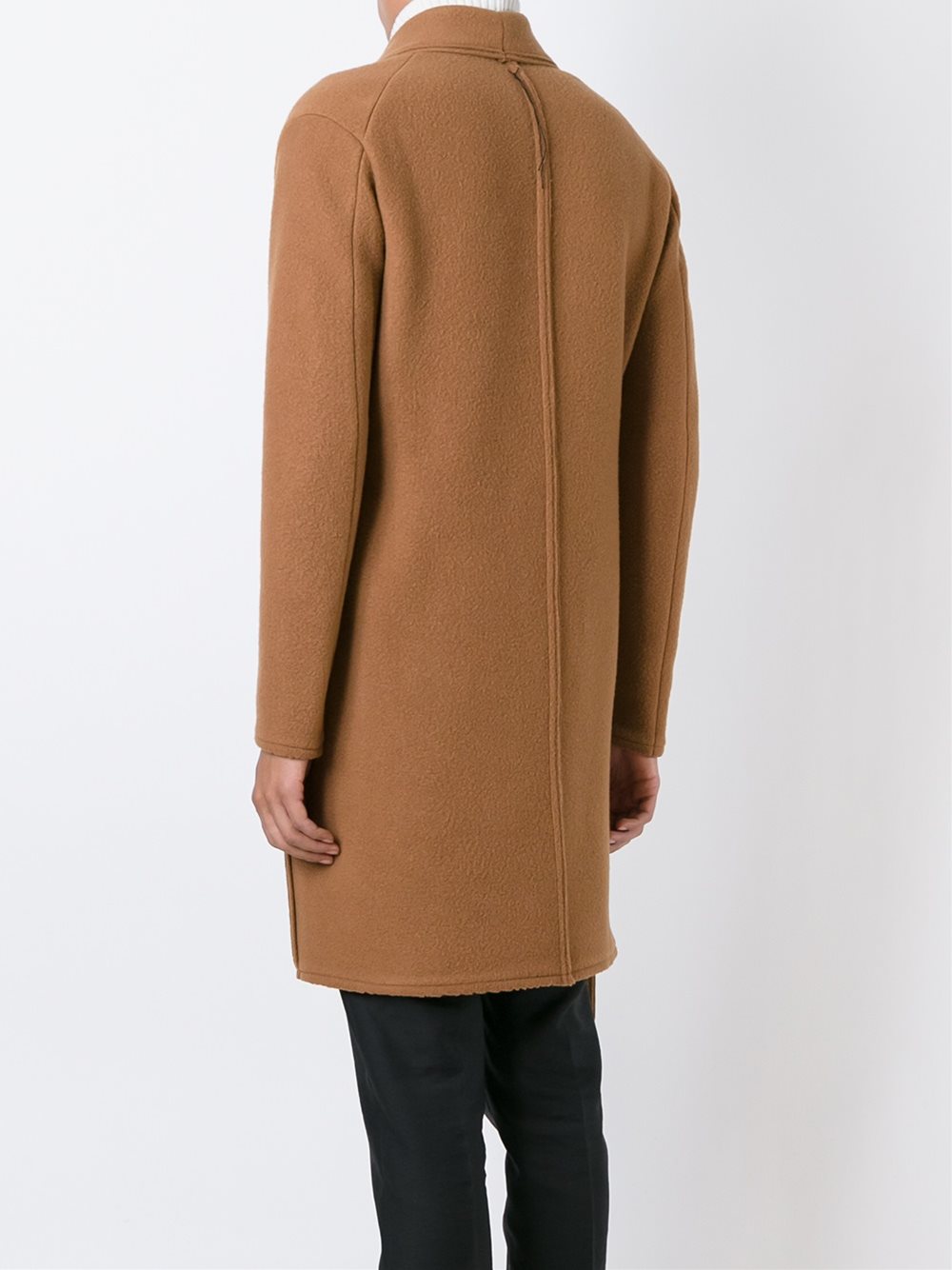 系腰带和服大衣