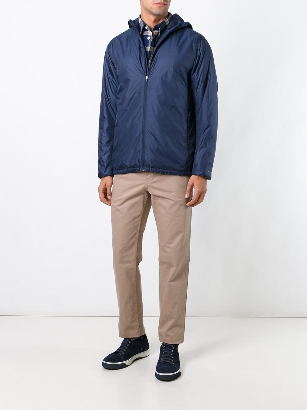 zipped wind breaker