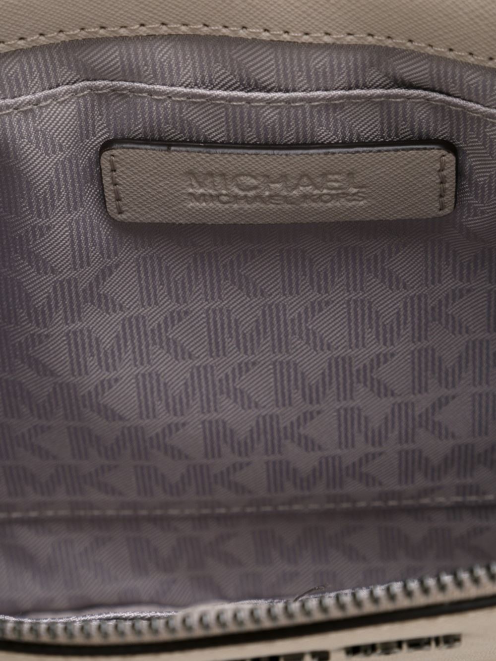 'Ava'手拿包