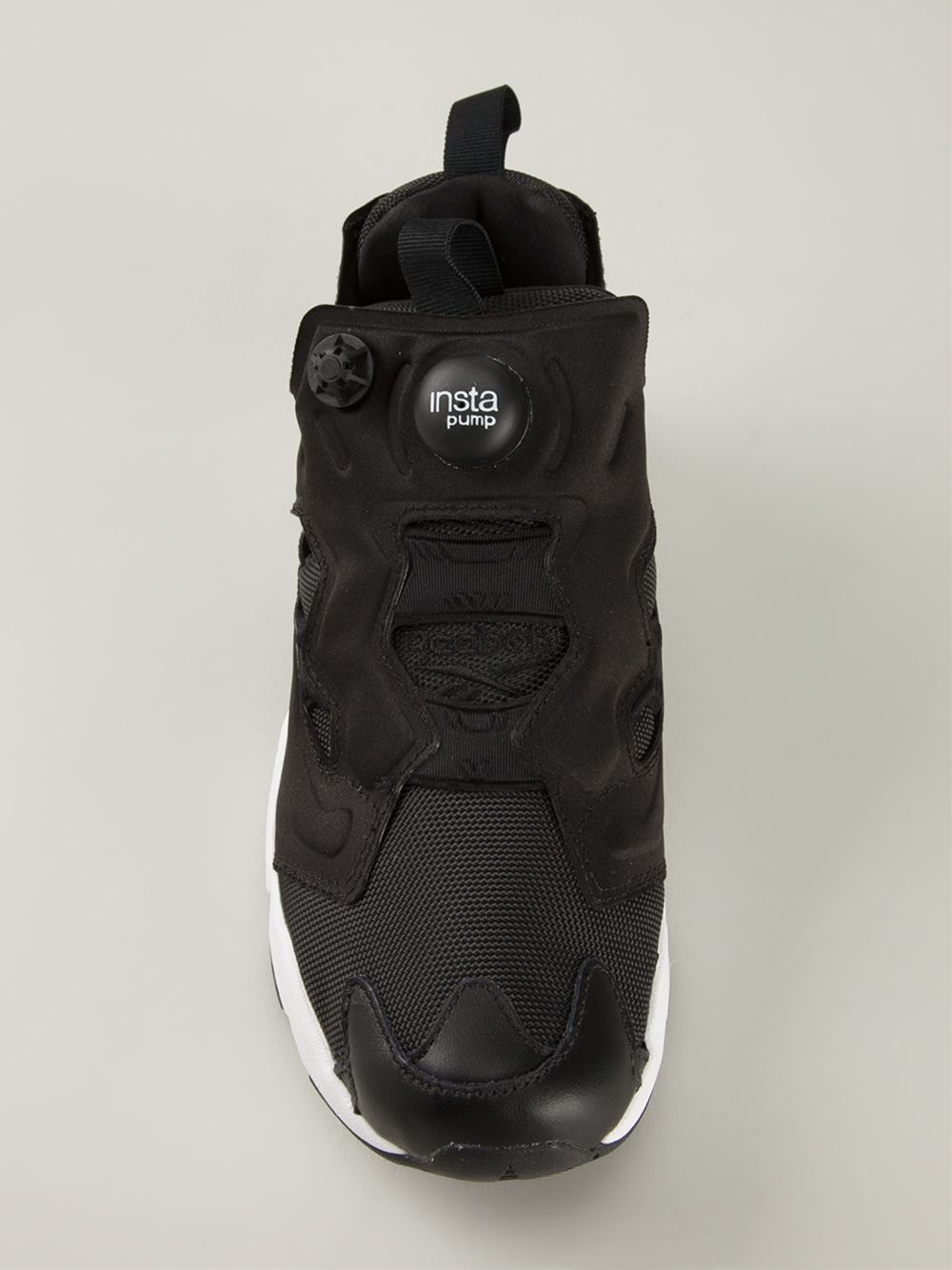 'Insta Pump Fury Tech'运动鞋