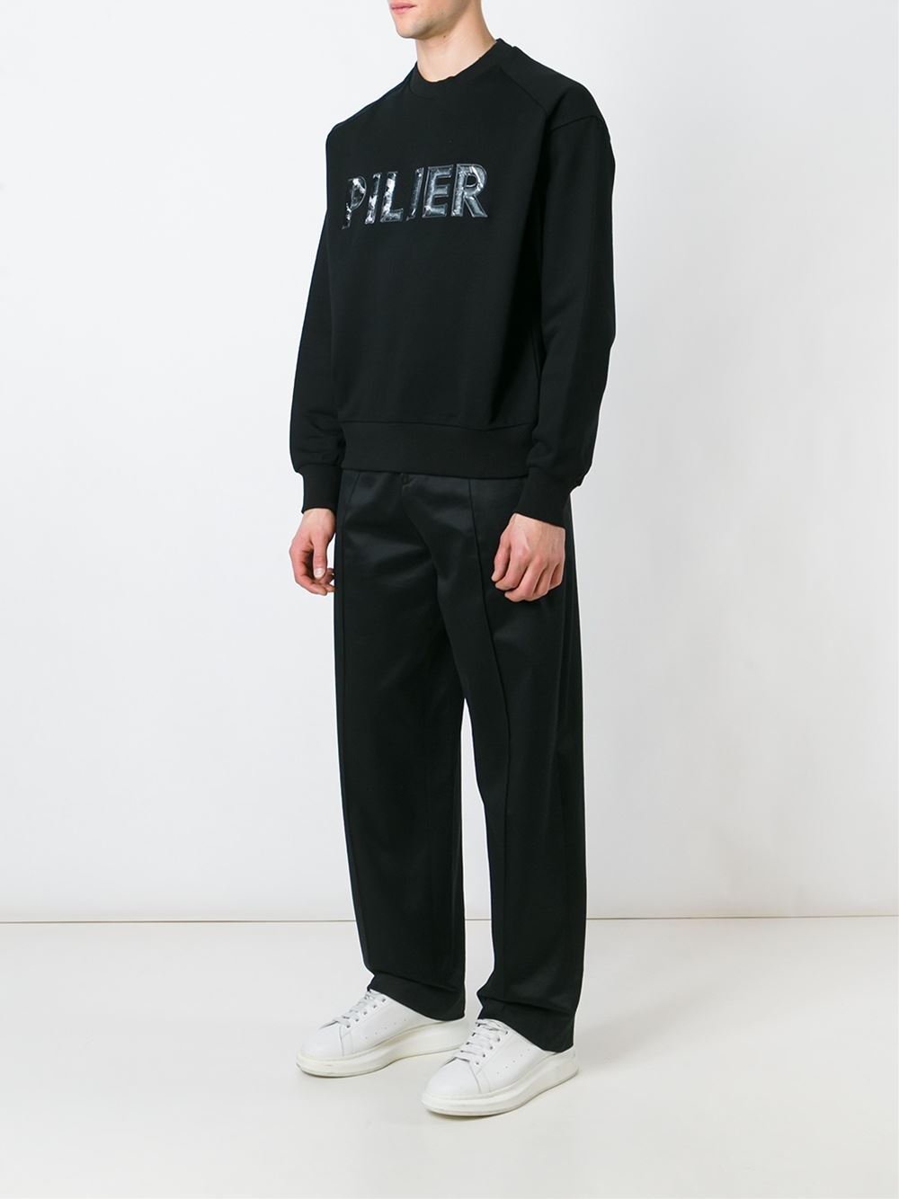 'Pilier'标志刺绣毛衣