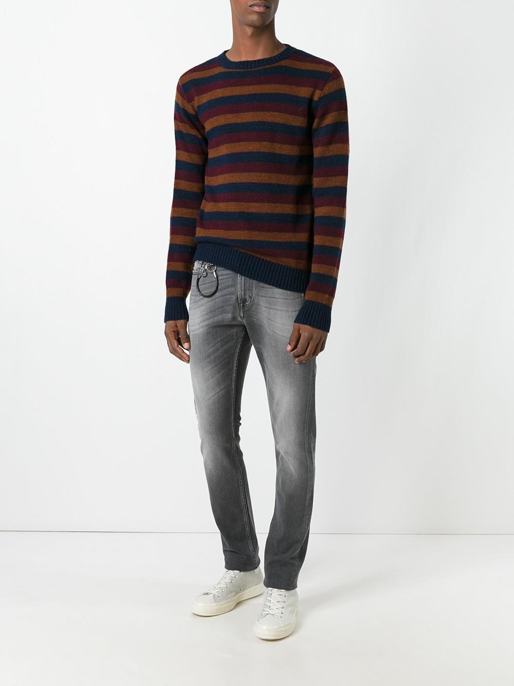 slim-fit jeans 