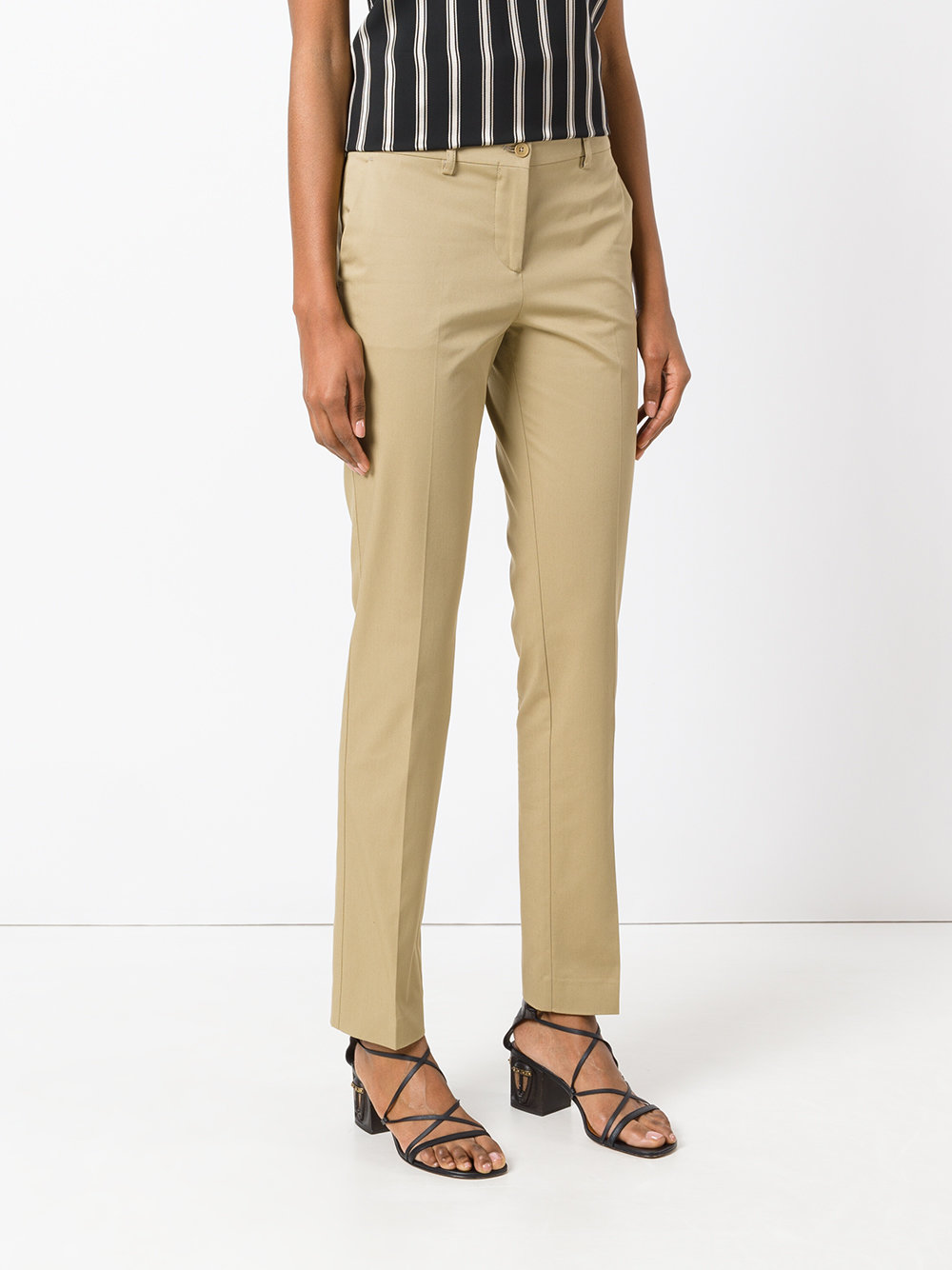 slim-fit trousers 