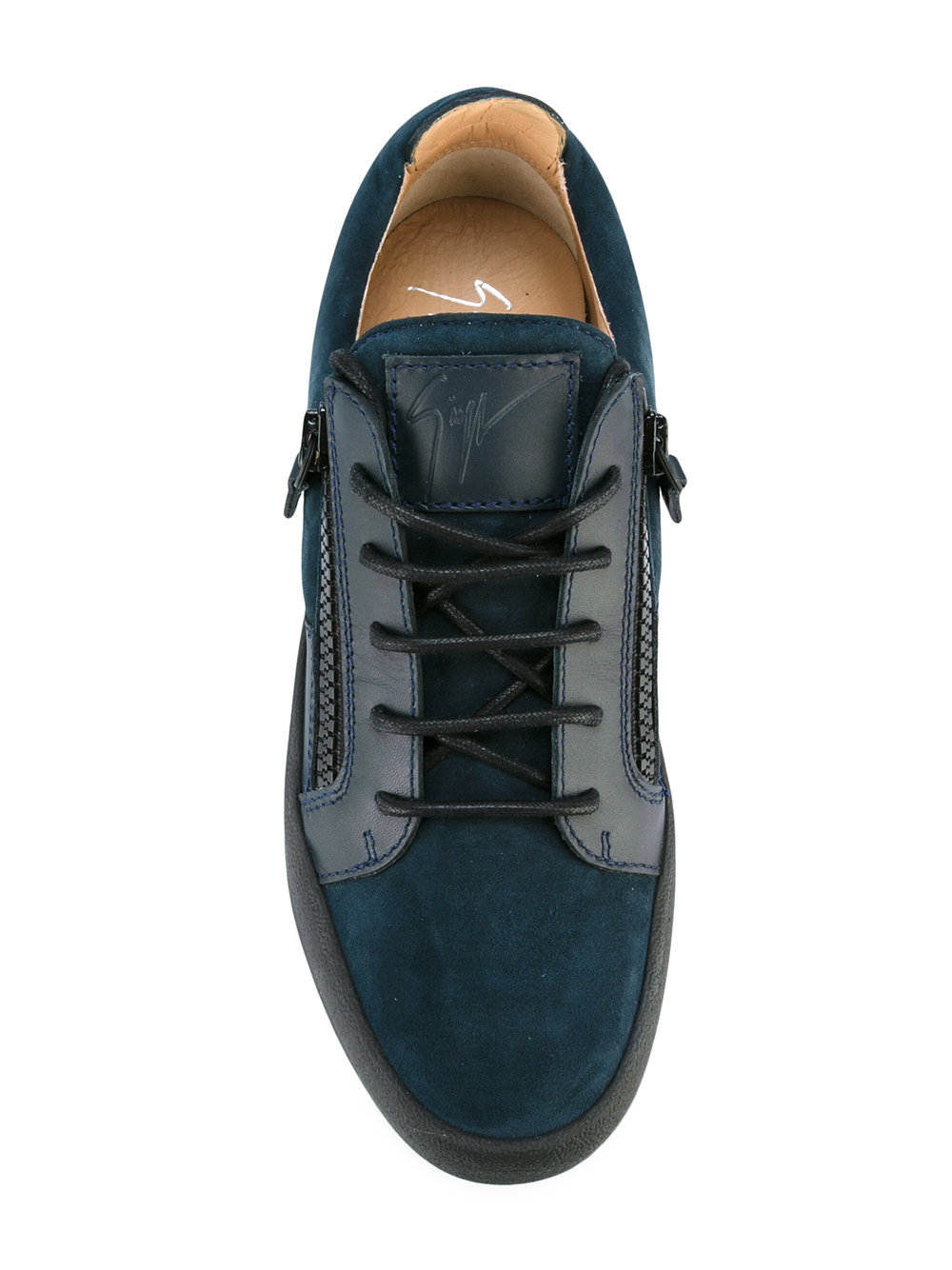 low sneakers