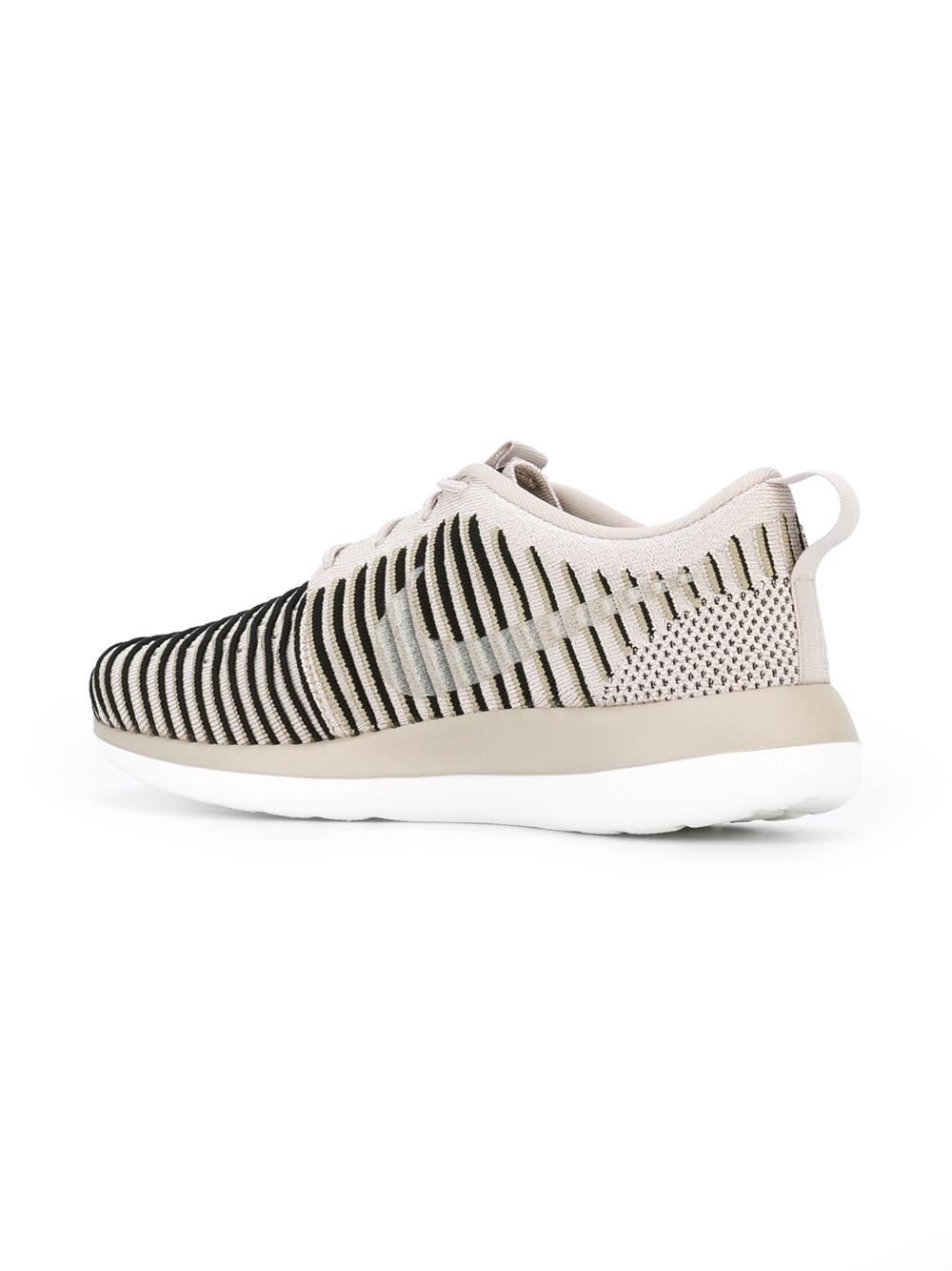 'Roshe Two Flyknit'运动鞋