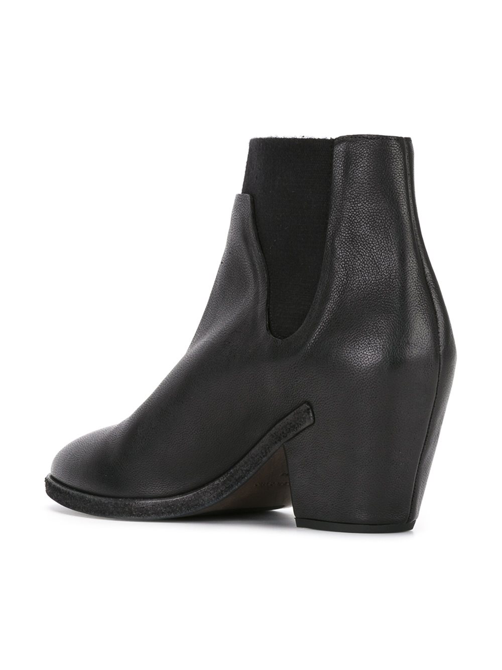 v detail Chelsea boots