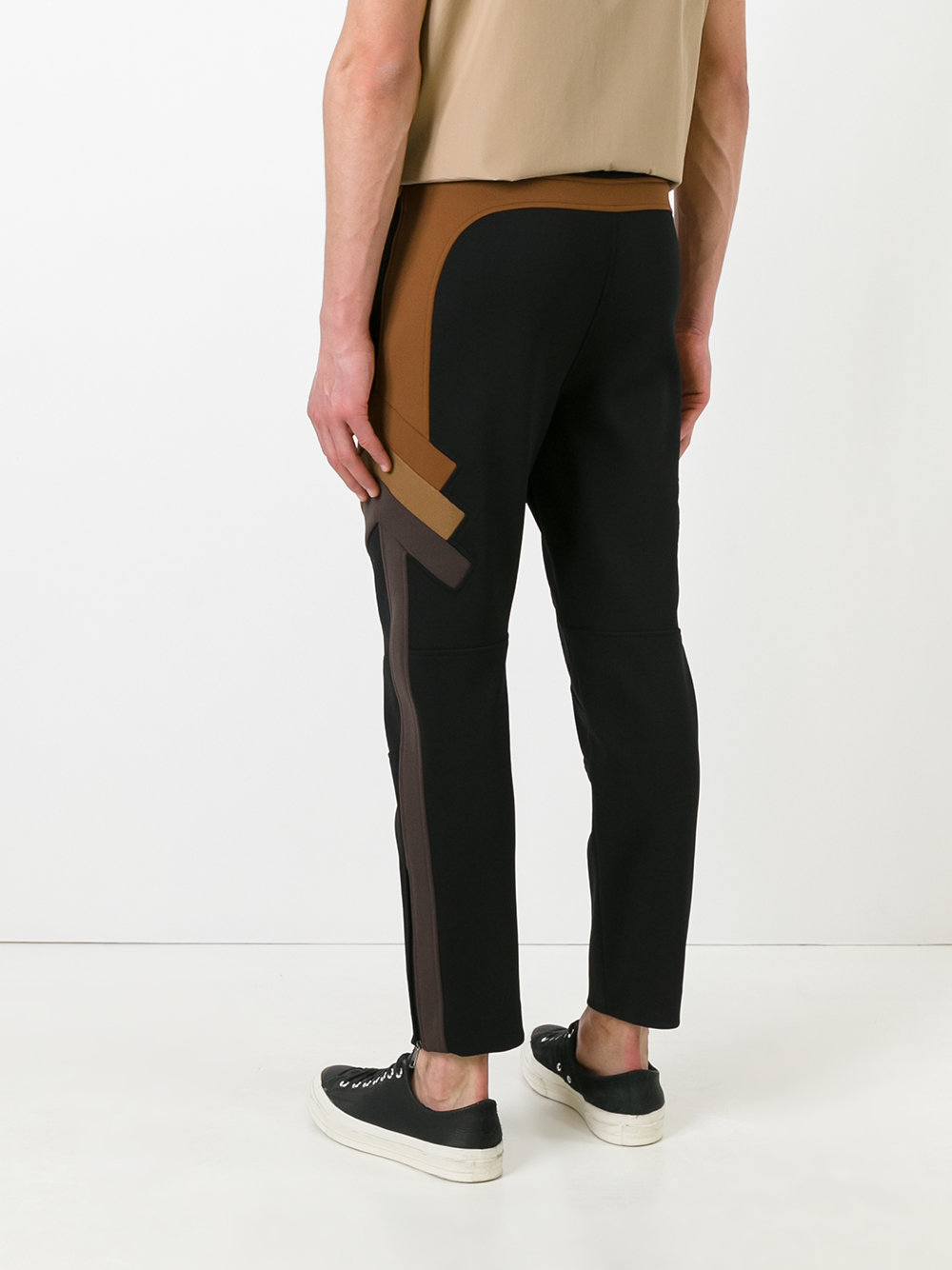 drop-crotch trousers 