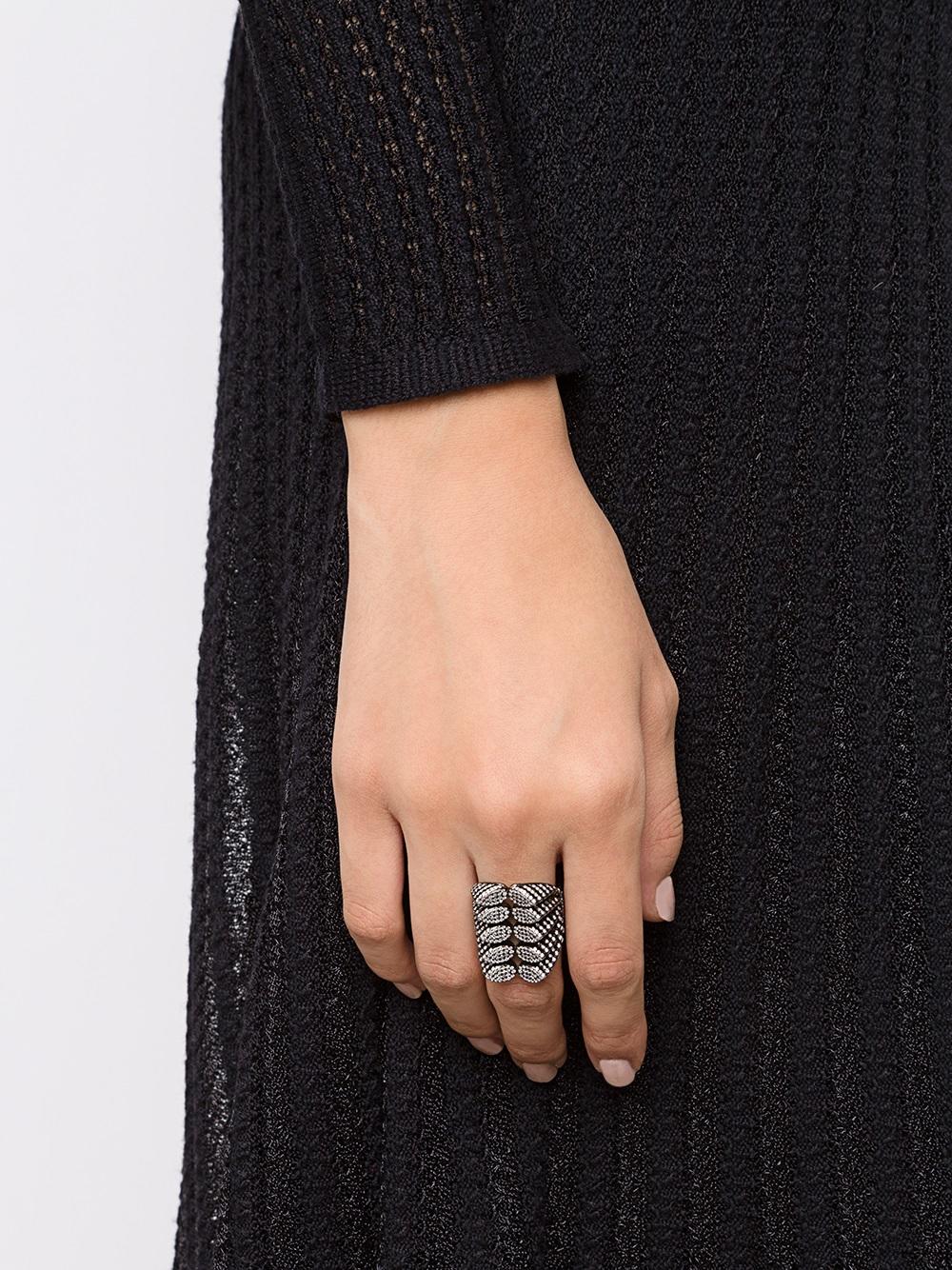 'Spine' ring