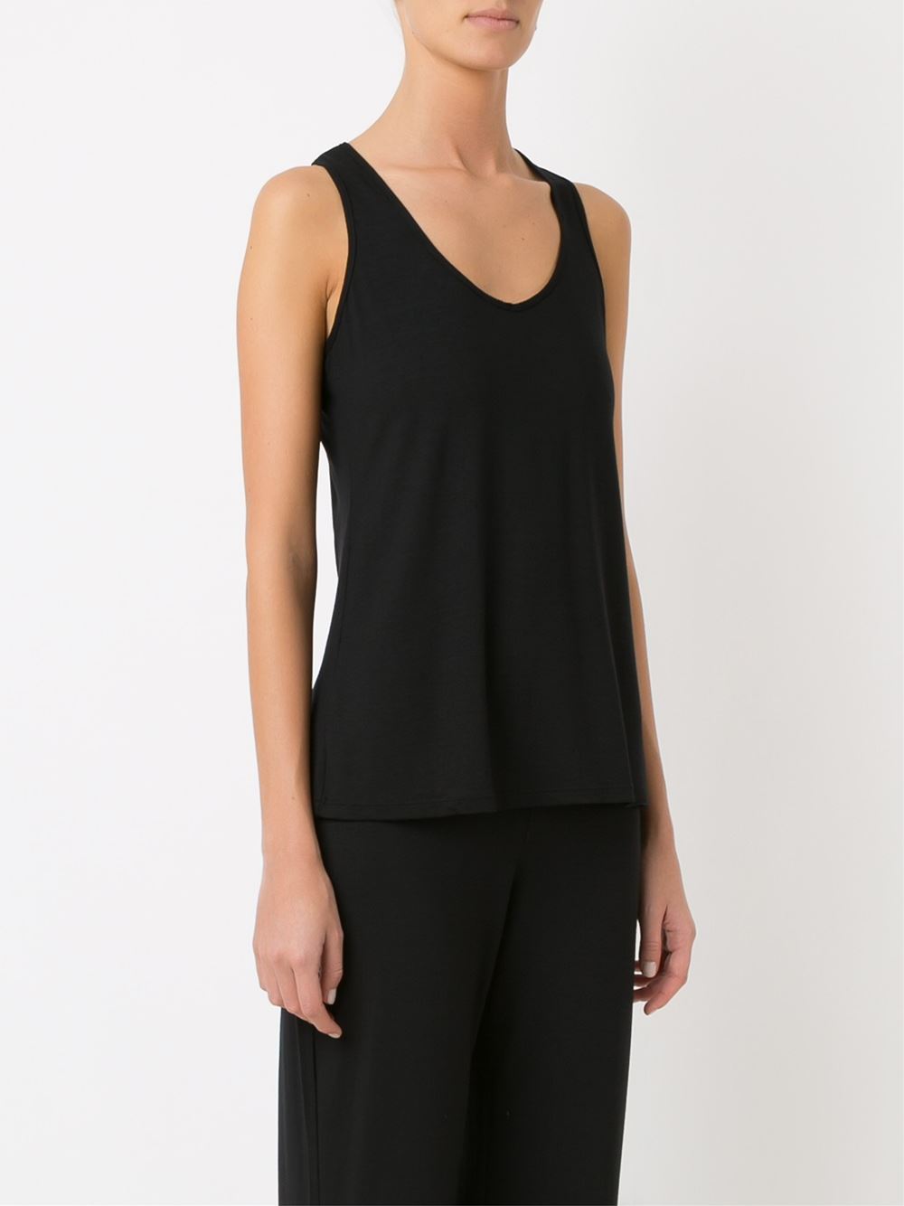 scoop neck tank top