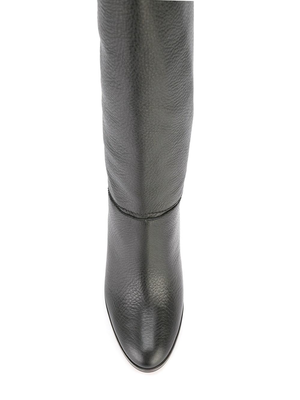 'Thorens' boots