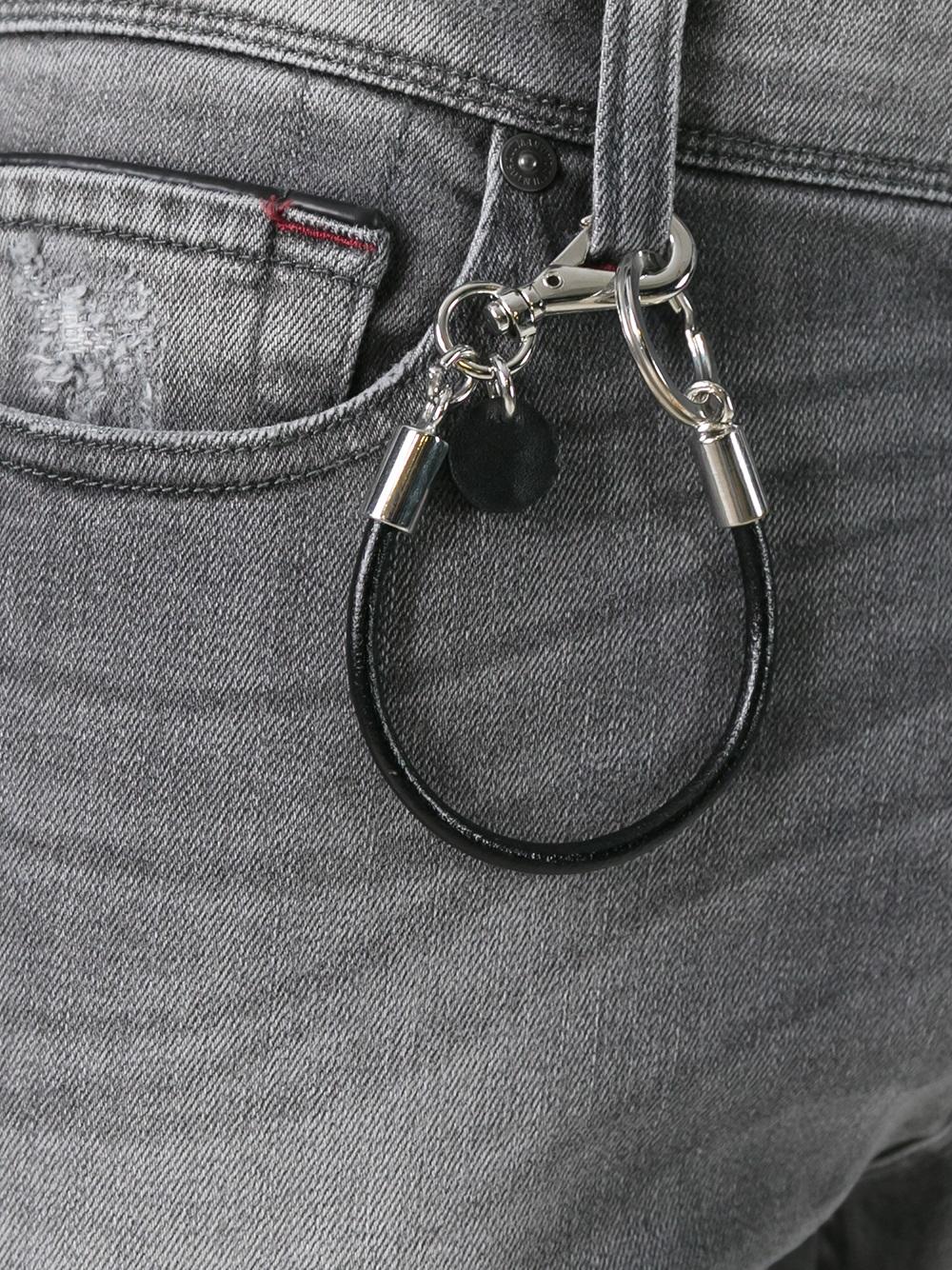 slim-fit jeans 