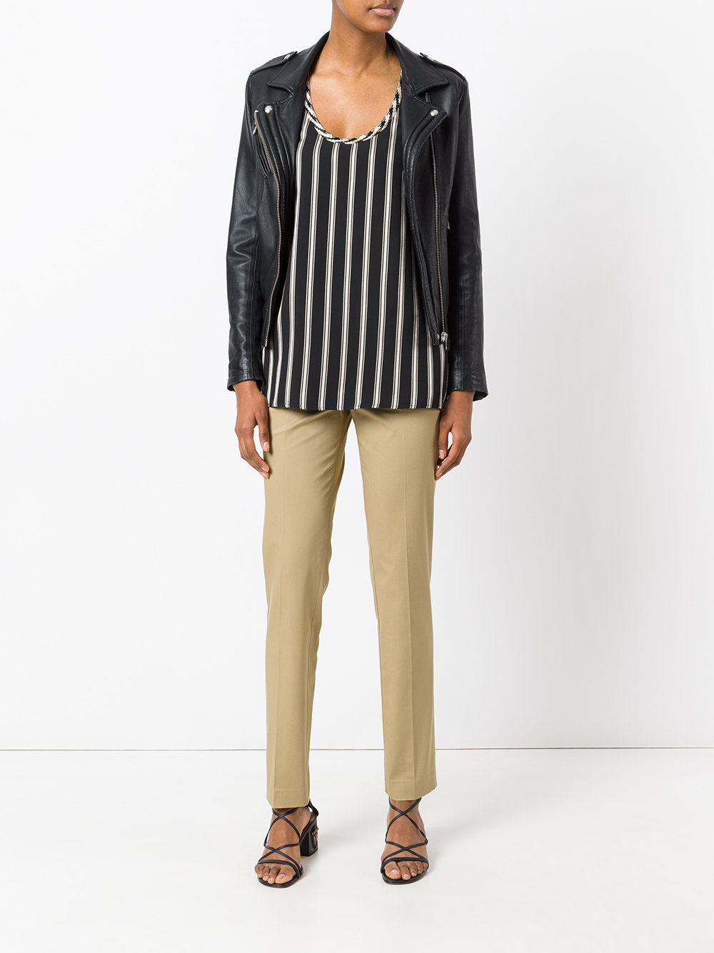 slim-fit trousers 