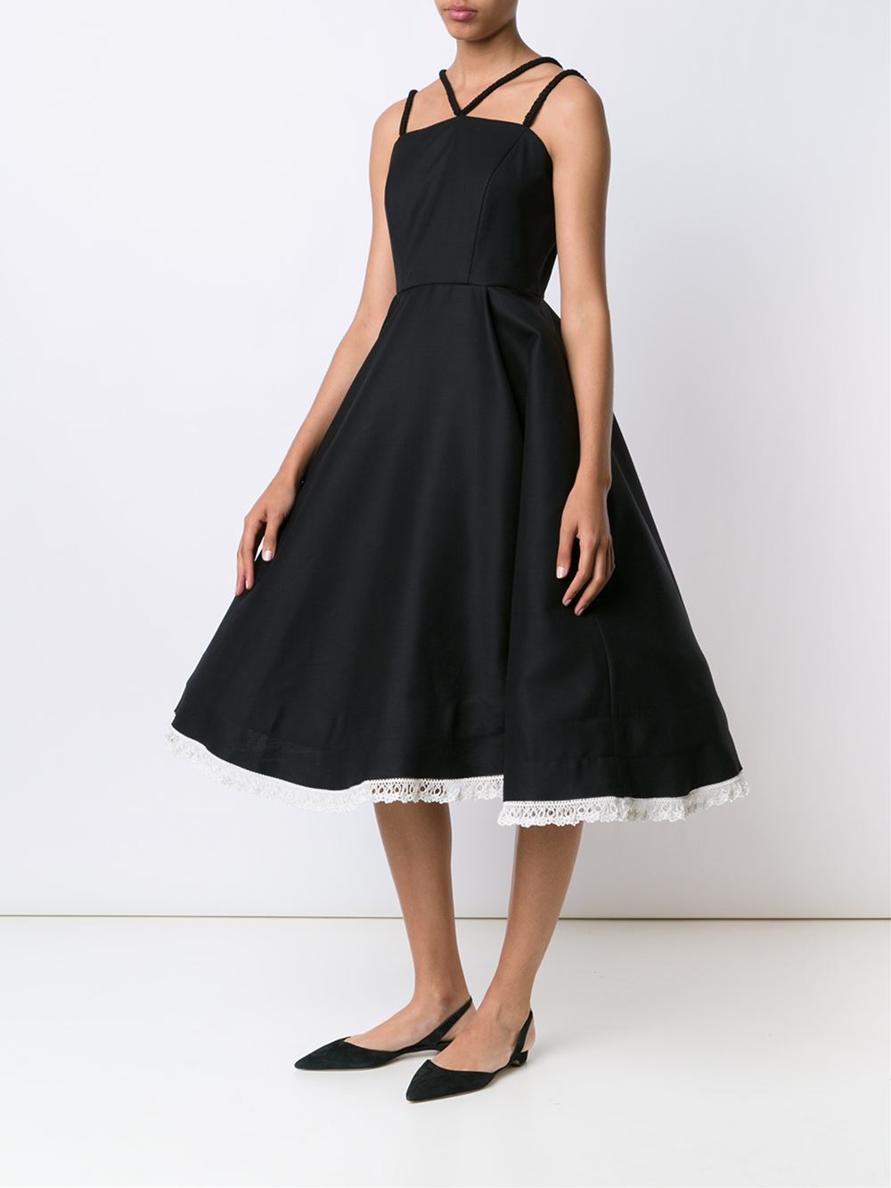 钟形细肩带连衣裙