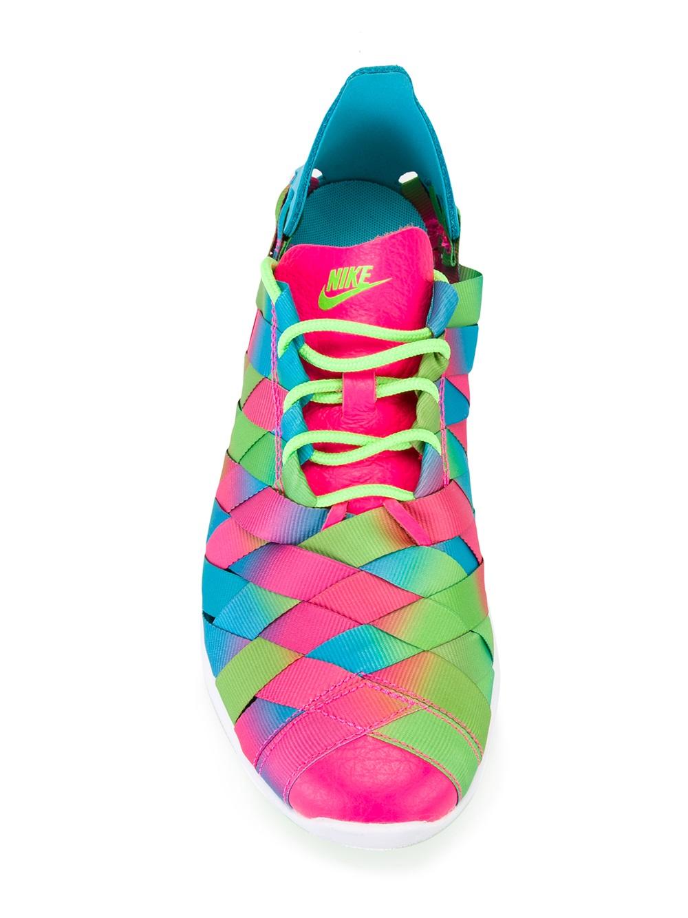 'Juvenate Woven Premium'运动鞋