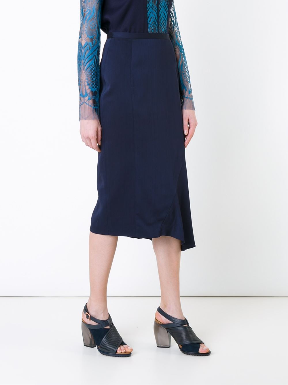 'Magnetic' skirt
