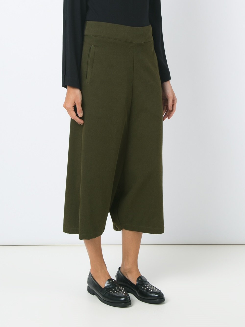 wide leg cropped trousers