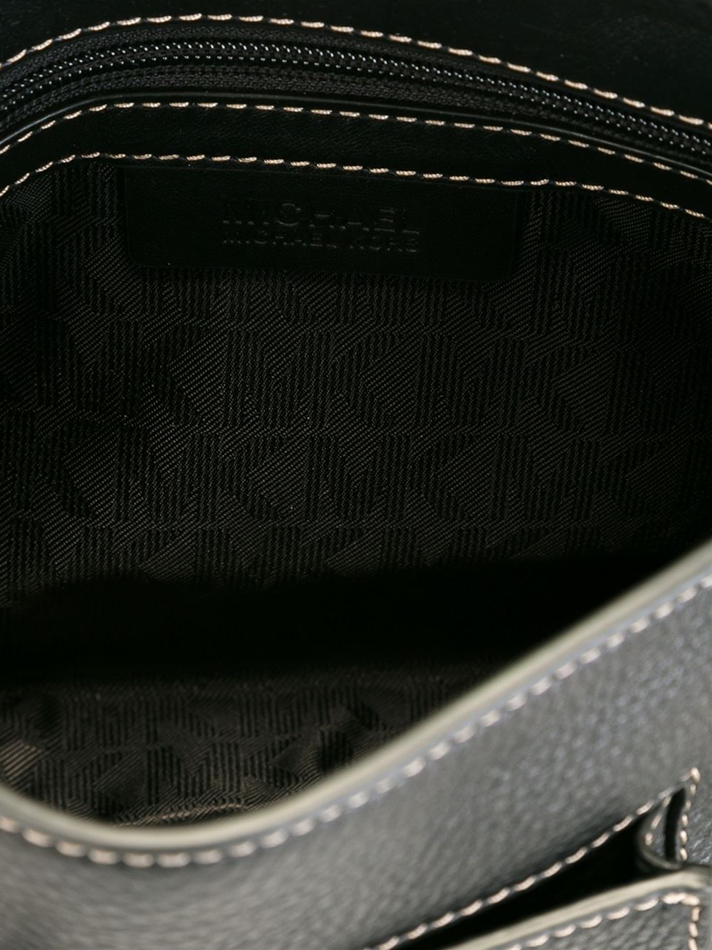 中号翻盖斜挎包