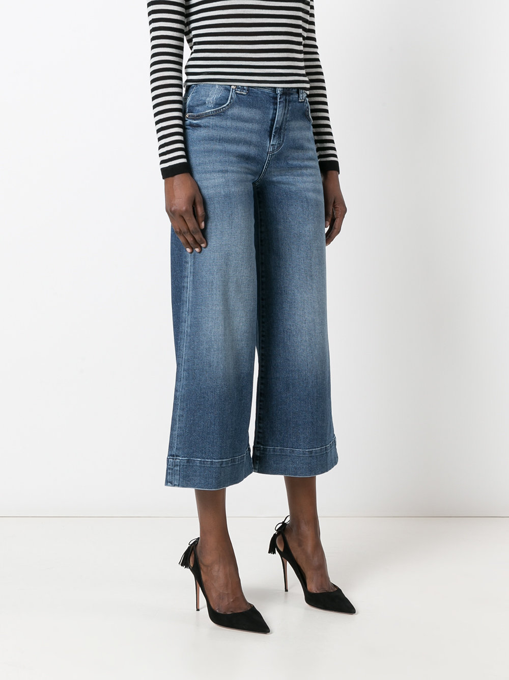 wide-legged cropped jeans
