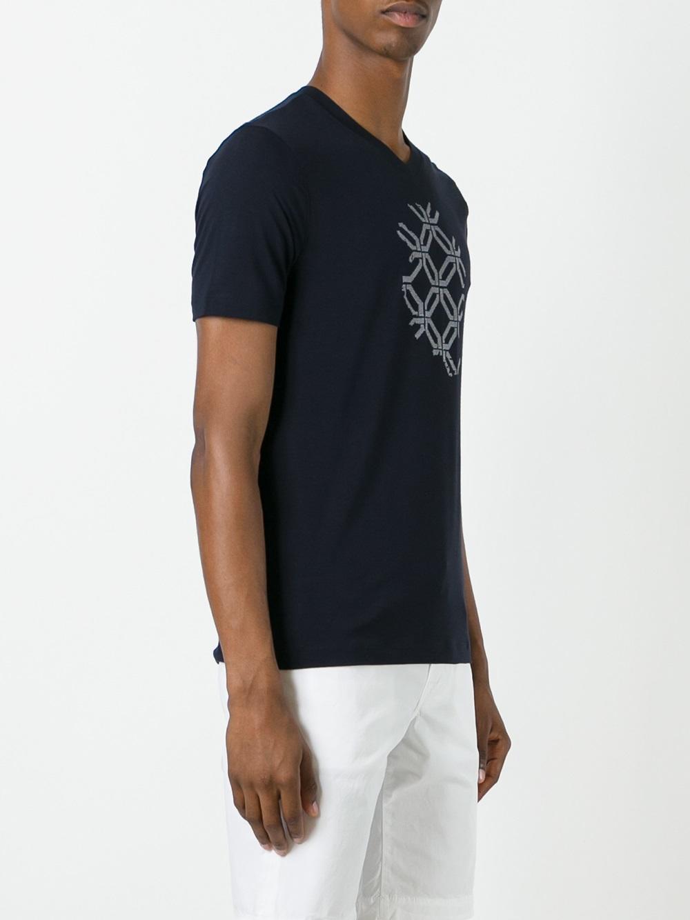 shallow V-neck T-shirt