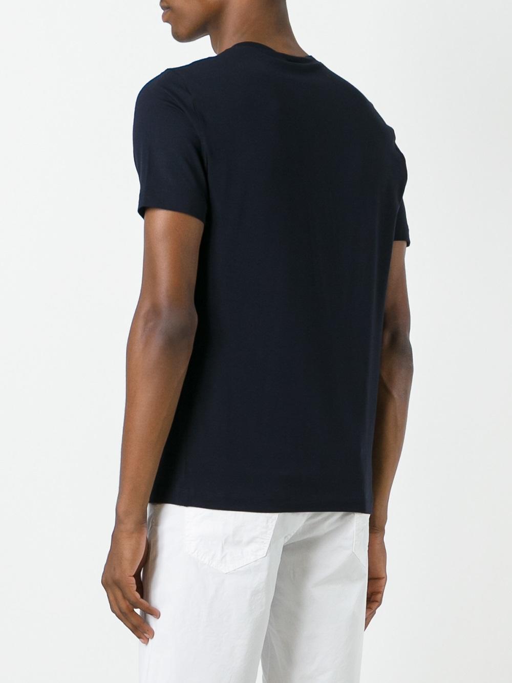 shallow V-neck T-shirt