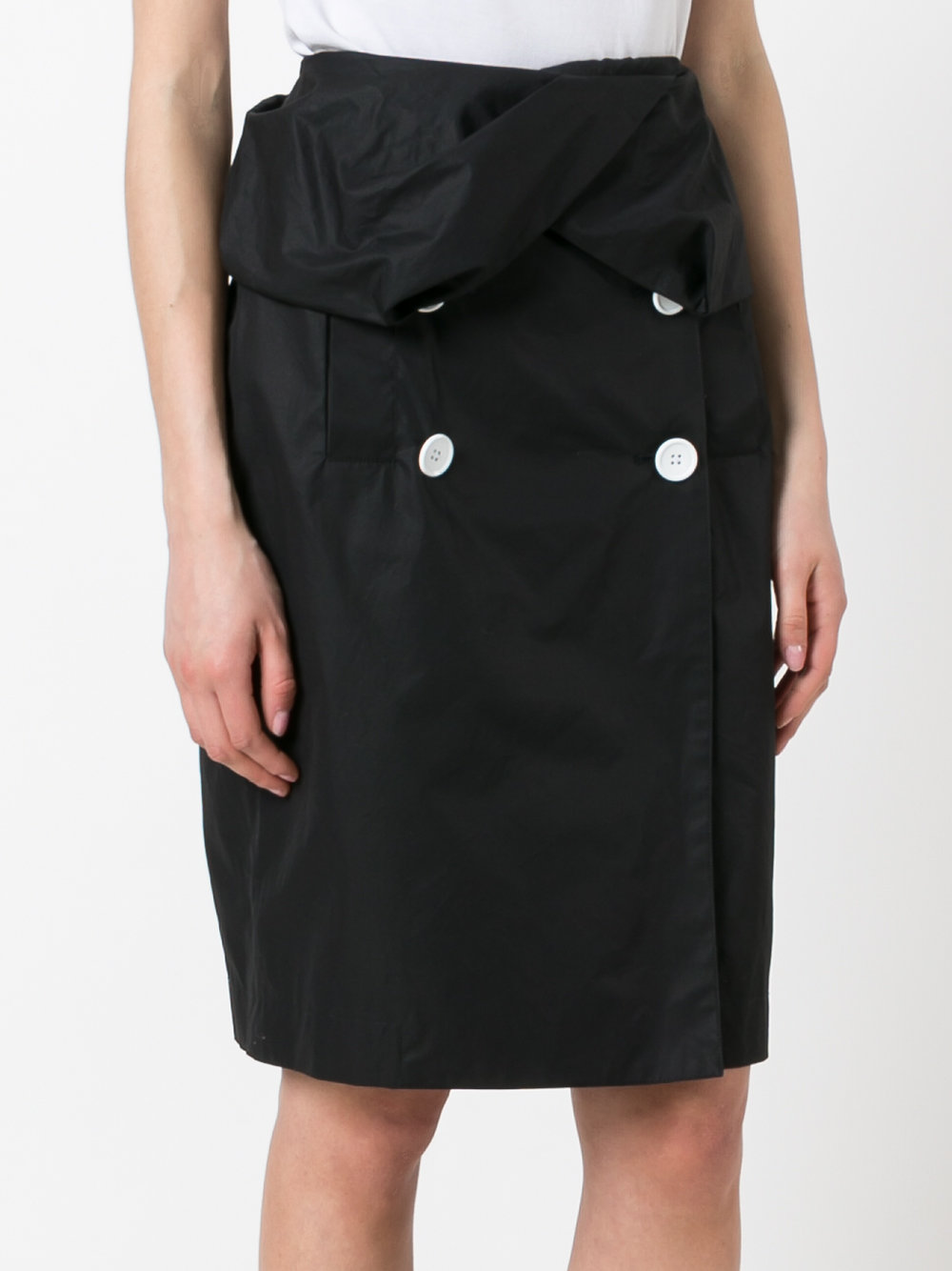 contrast-button pencil skirt