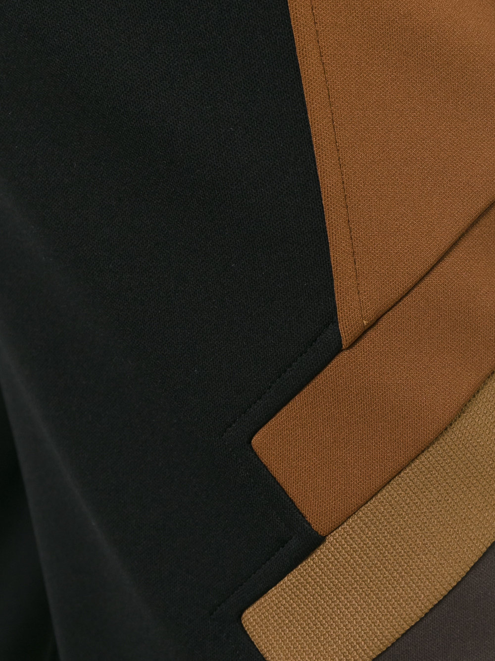 drop-crotch trousers 