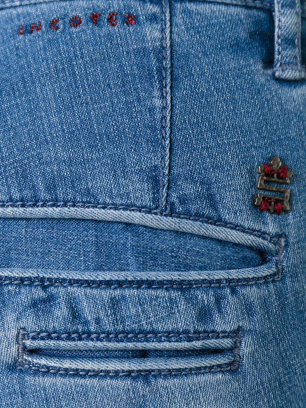 slim-fit jeans 