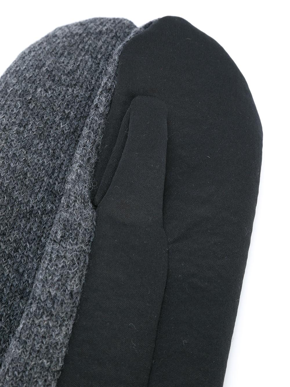 'Bobby' gloves