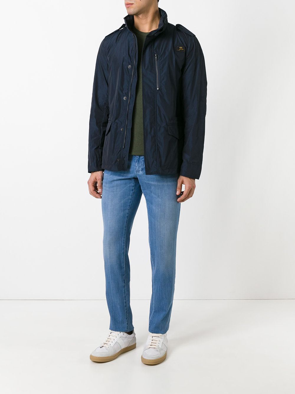 slim-fit jeans 