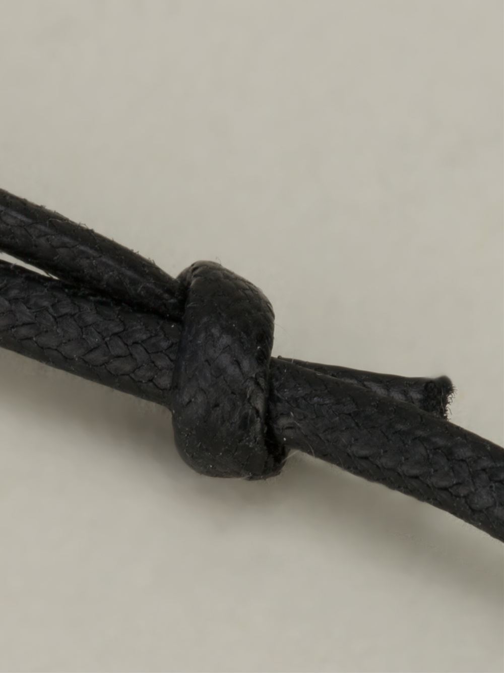 'Black Essenses'十字项坠项链