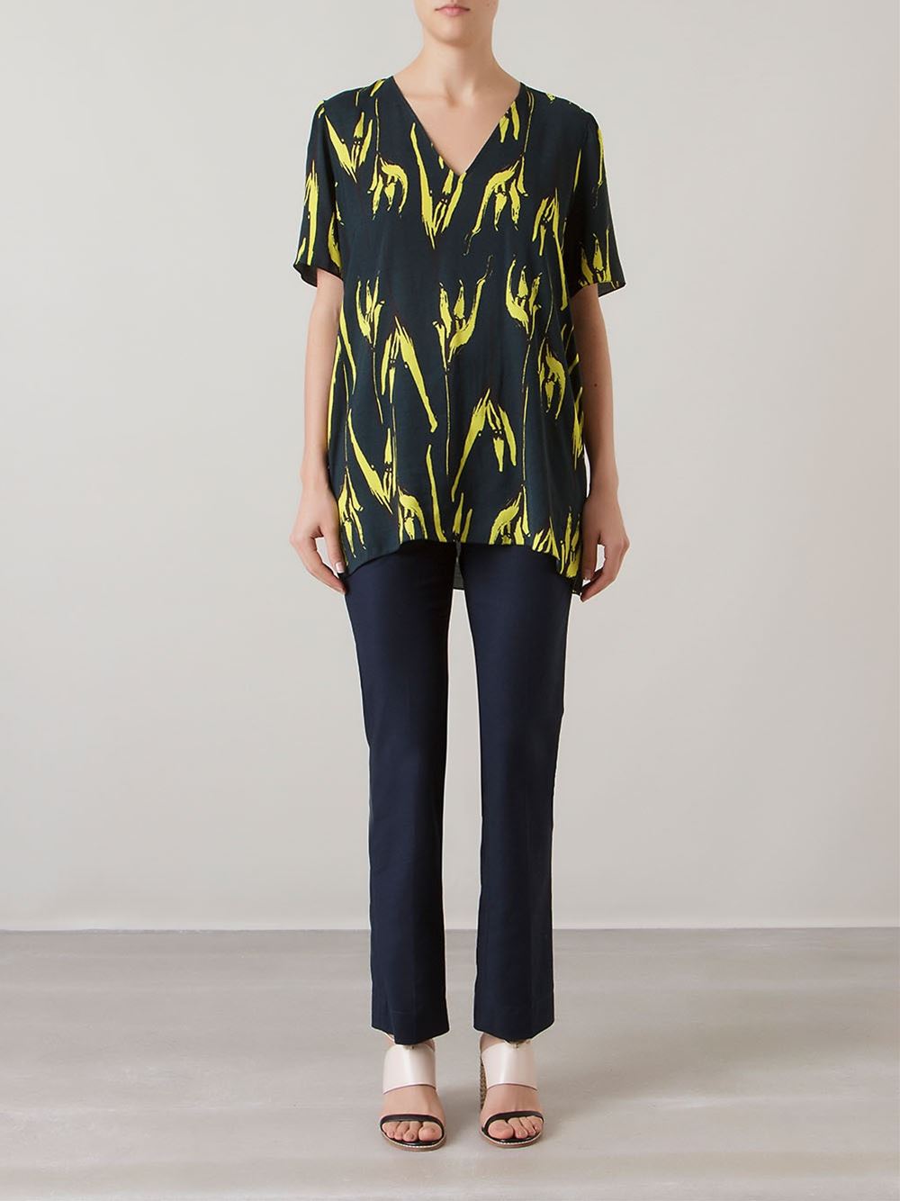 lily print V neck blouse