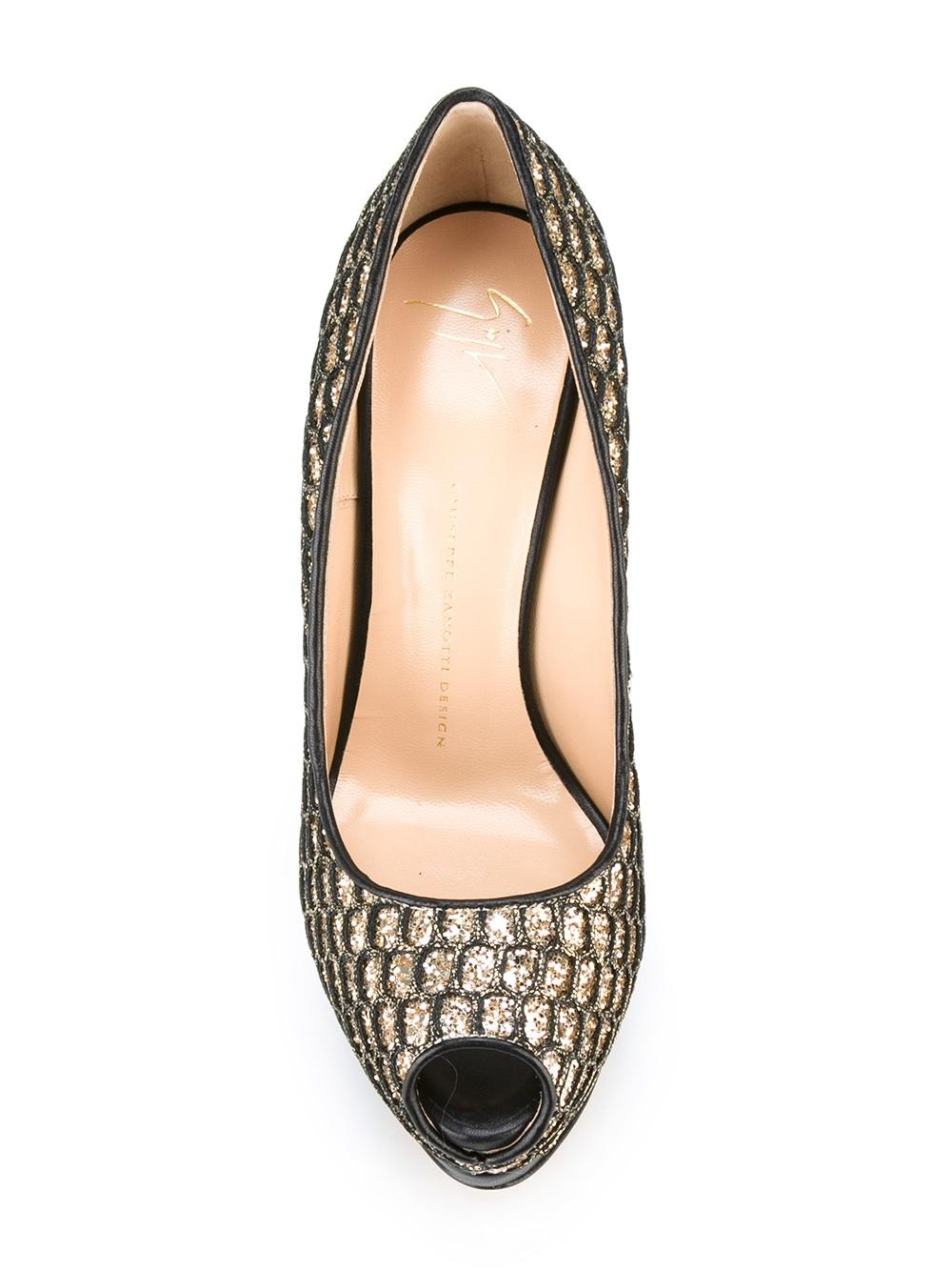 'Sharon' pumps