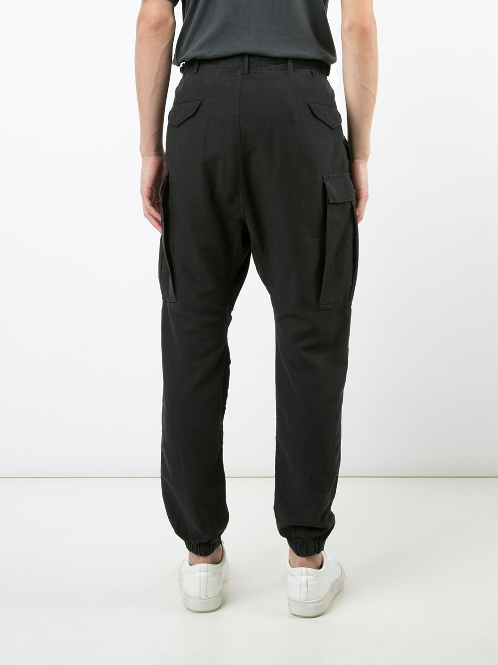 loose-fit trousers