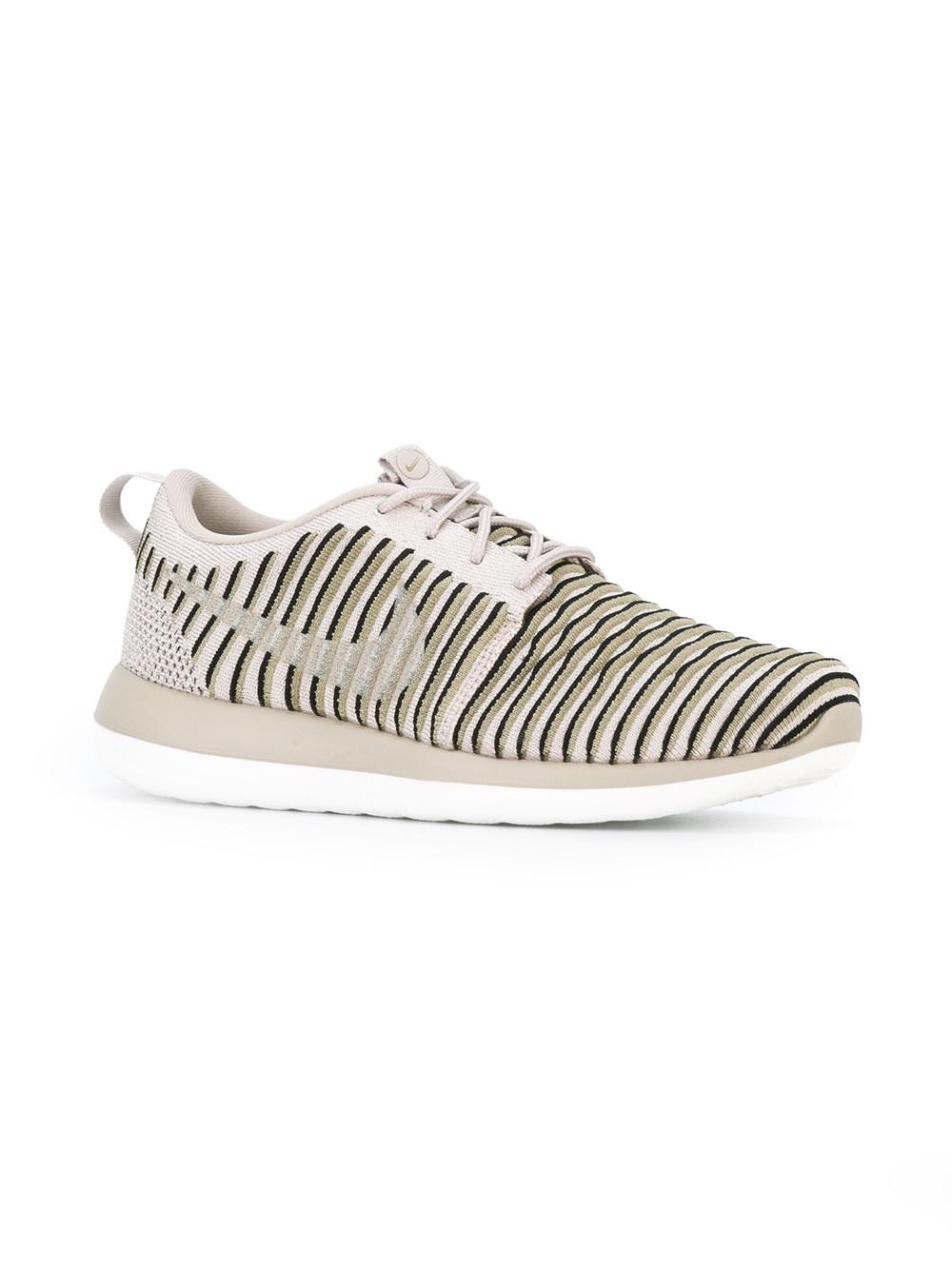 'Roshe Two Flyknit'运动鞋
