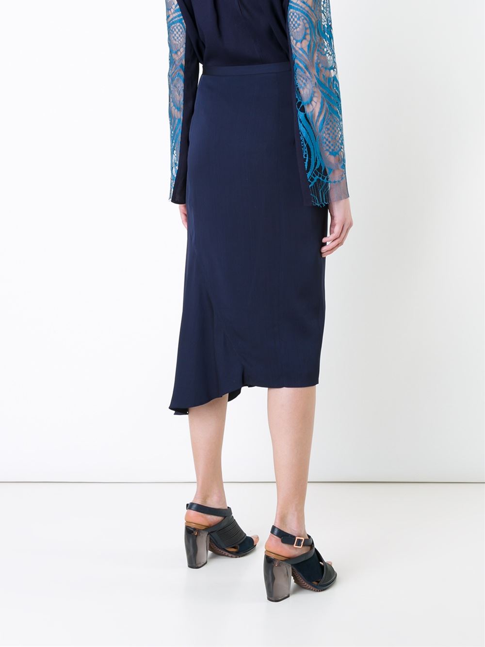 'Magnetic' skirt