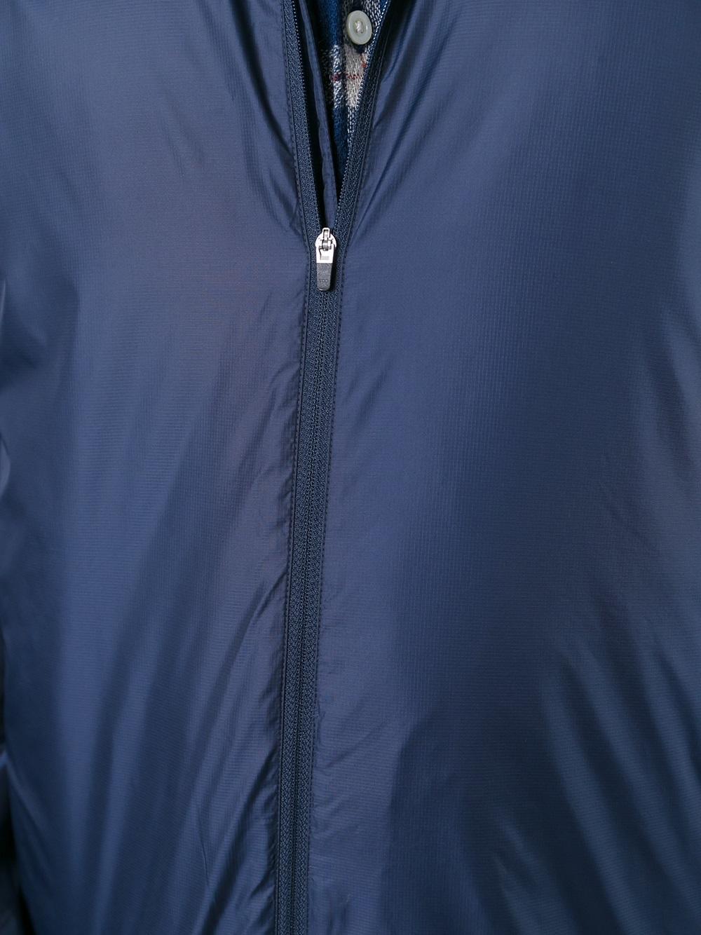 zipped wind breaker