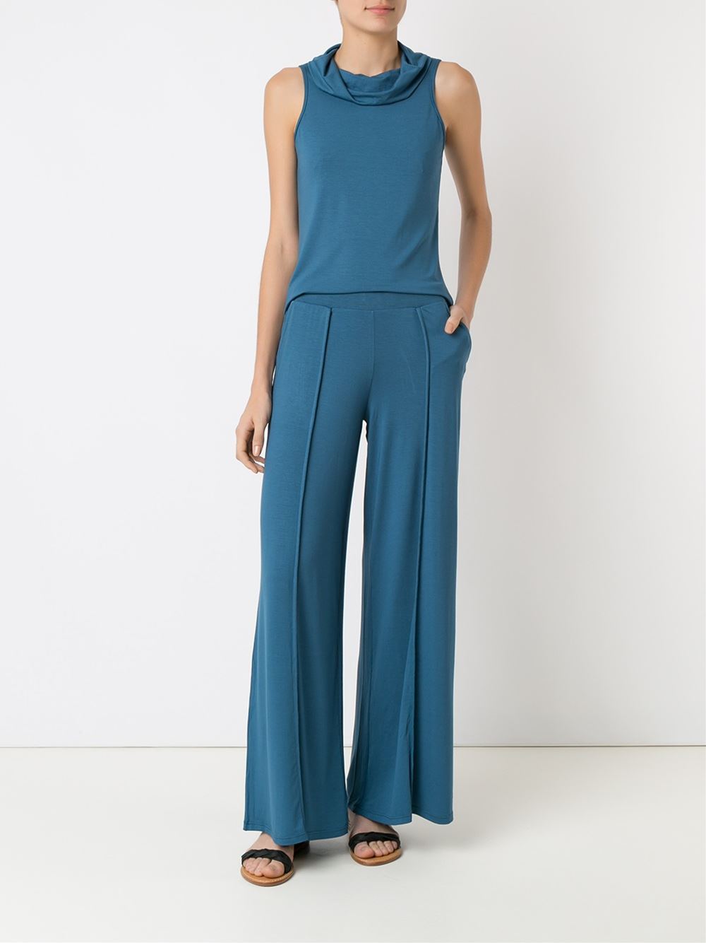 wide leg trousers