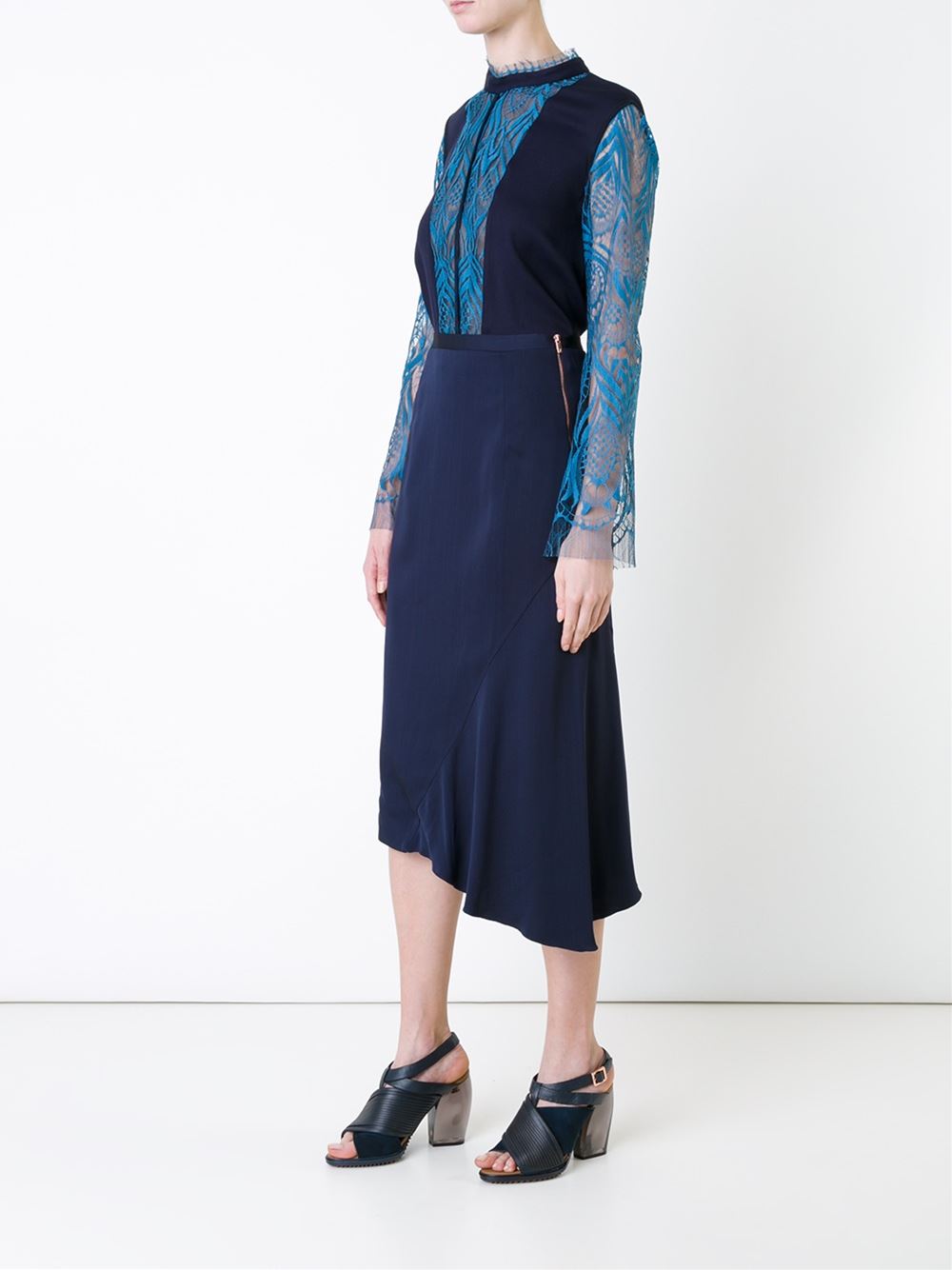 'Magnetic' skirt