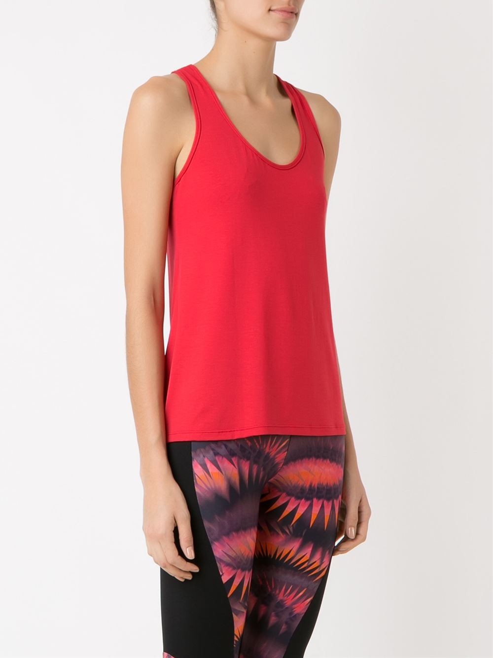 scoop neck tank top