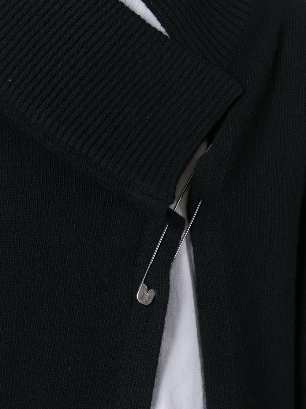 pin fastening cardi-coat