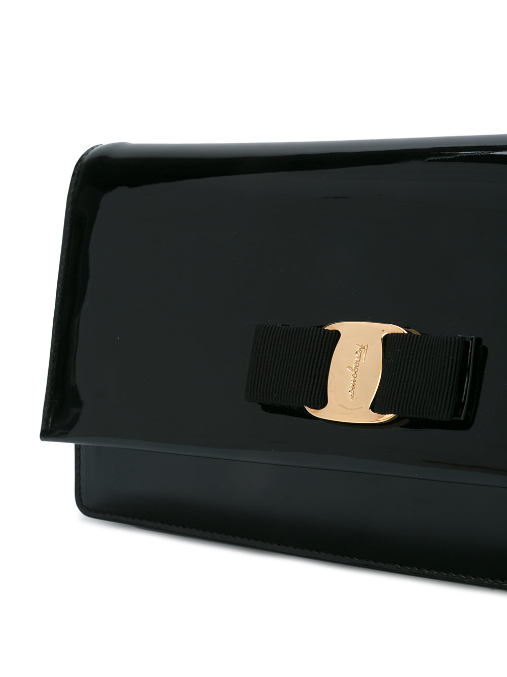 medium logo clutch